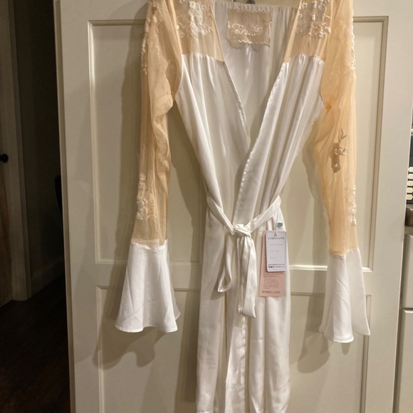 NWT Beautiful Bridal robe by Robed With Love - Hildy Rose size 1X white - Picture 12 of 16